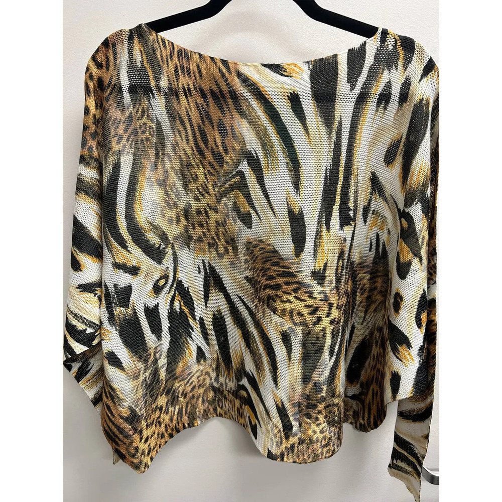 L160 Loowie White Animal Round Neck Knit Printed Sweater One Size